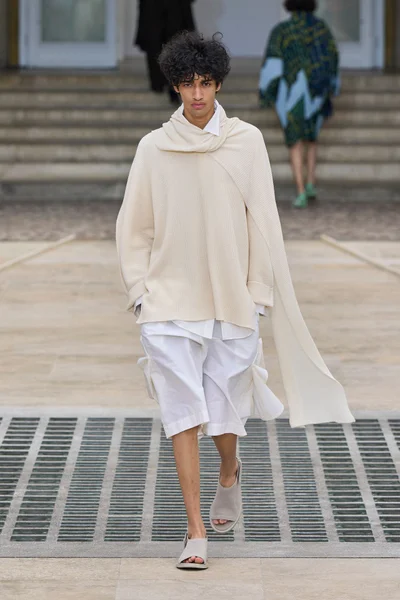 Look 13